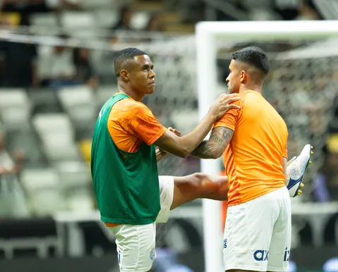 Bahia troca a espinha dorsal e novo trio de meio-campo conquista Ceni