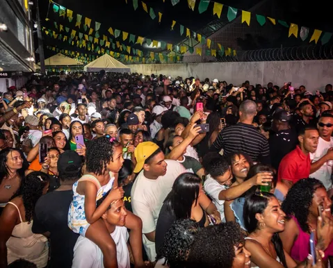 Baile da World reúne grande público em Feira de Santana