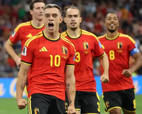 Bélgica goleia e assume liderança após empate entre Egito e Irã