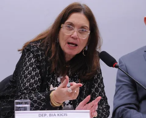 Bia Kicis tenta conter crise no PL e manda recado: "Nosso inimigo é o PT" - Imagem