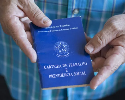 Brasil cria 85,8 mil vagas de empregos com carteira assinada