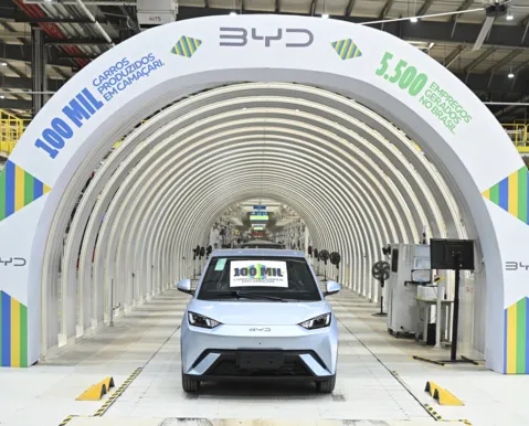 BYD atinge marca de 100 mil veículos e 5,5 mil empregos em Camaçari