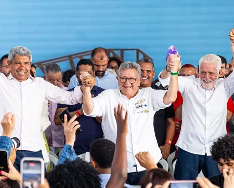 Caetano inaugura Policlínica após investimento de R$ 50 milhões