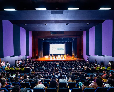 Camaçari empossa 300 pais como Embaixadores da Alfabetização - Imagem
