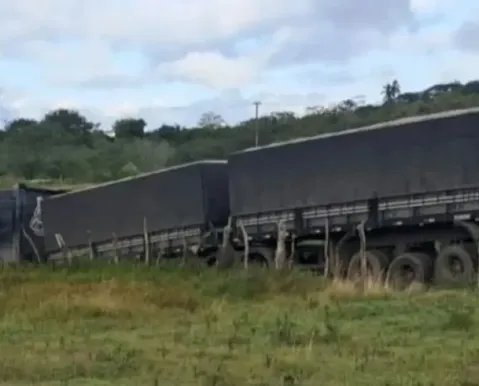 Caminhoneiro é agredido e mantido refém durante assalto na BR-324