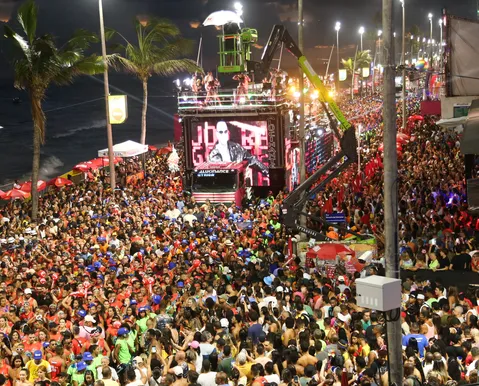 Carnaval de Salvador: como escolher entre pipoca e camarote