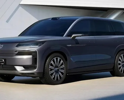 Carro de luxo de R$ 800 mil de famosa tem teto estrelado; veja detalhes