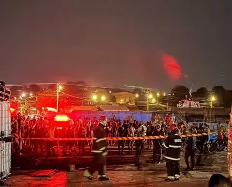 Casal morre esmagado durante manobra de balsa em porto