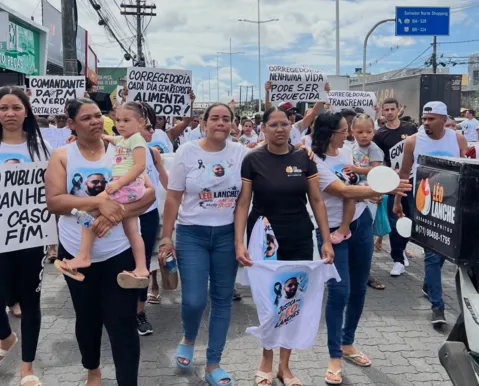 Caso Léo Lanches: familiares e amigos protestam em avenida de Salvador - Imagem