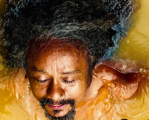 Chico César em Salvador: cantor apresenta novo álbum 'FOFO' em formato intimista