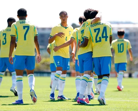 Com assistência de joia do Bahia, Brasil vence a Venezuela de virada