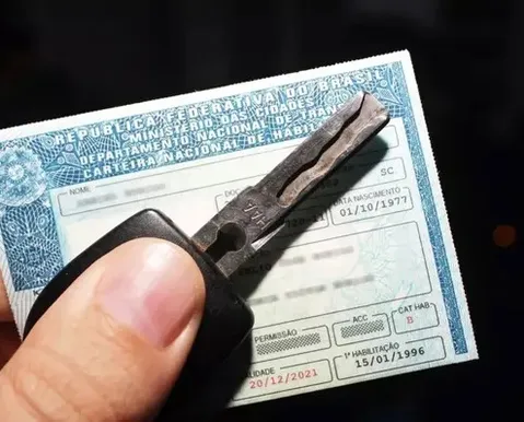 Como perder a CNH: regras, limites de pontos e penalidades no Brasil