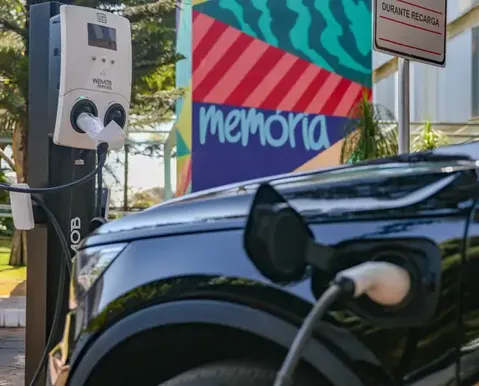 Condomínios terão que ter carregadores para carros elétricos na Bahia