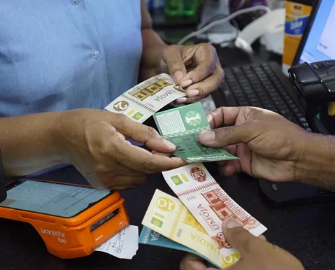 Conheça moeda social que fortalece comércio e impulsiona economia local em Salvador - Imagem