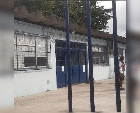 Criminosos invadem escola em Salvador e furtam computadores e tablets