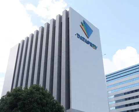 Dataprev abre concurso com 1,8 mil vagas e salários de até R$ 10,6 mil - Imagem