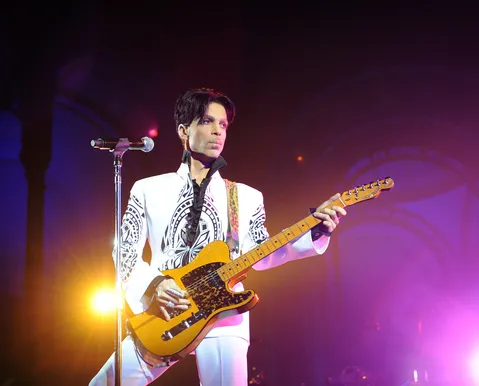 Dez anos após sua morte, Prince ganha novo álbum com músicas inéditas - Imagem