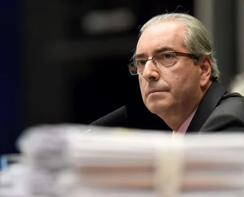 Dino bloqueia R$ 6 milhões de Eduardo Cunha por desvio de emendas