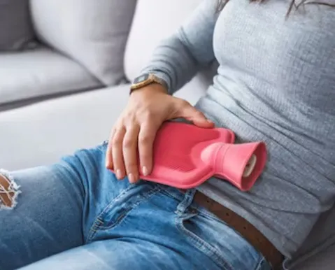 Dores menstruais: 37% das alunas deixam de ir à escola por cólica