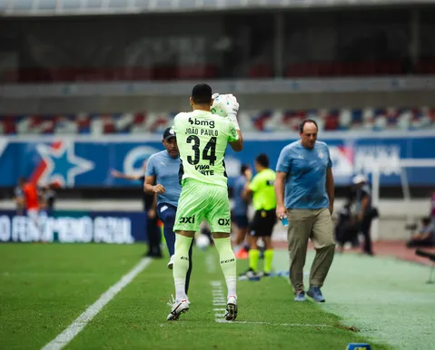 Em 90 minutos, João Paulo acumula sete dos 22 gols sofridos pelo Bahia na Série A