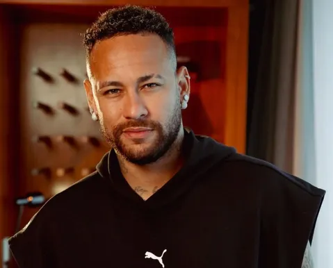 Em recuperação para a Copa, Neymar anuncia linha de cadeiras gamers