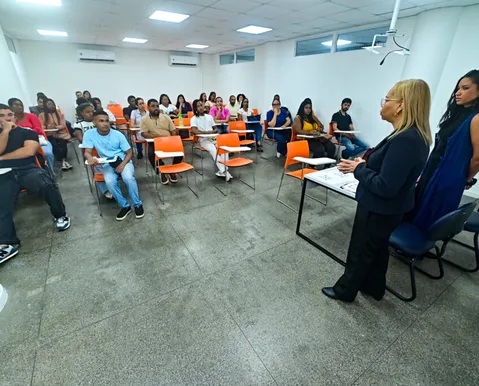 Empresa de telemarketing abre 700 vagas de emprego em Salvador