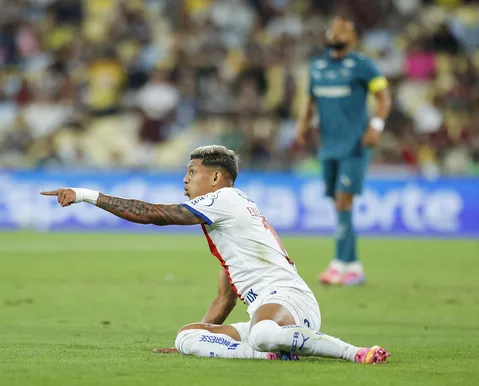 Erick Pulga recebe terceiro amarelo e desfalca Bahia contra Vasco