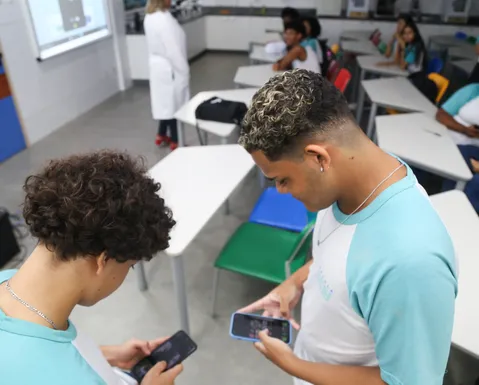 Escolas registram maior participação dos alunos em 1 ano de veto ao celular