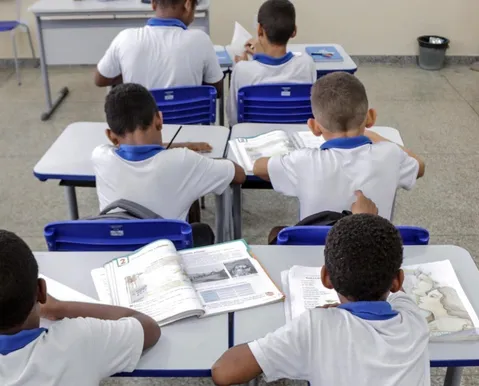 Estudantes de Salvador vão receber novo auxílio; saiba quem pode ganhar - Imagem