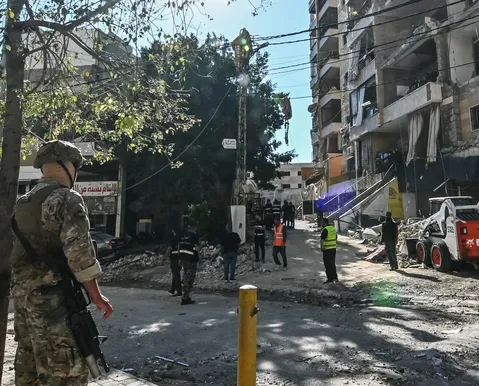 EUA derruba drones do Irã quando guerra completa 100 dias