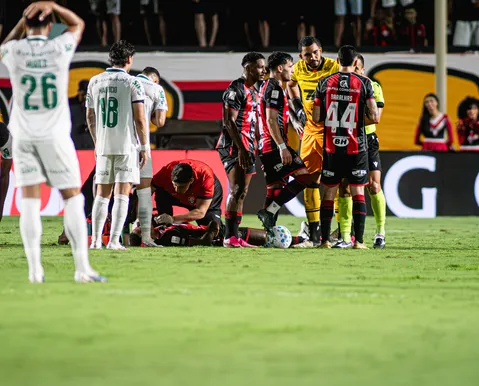 Ex-árbitros divergem em lances, mas veem Vitória prejudicado pelo VAR