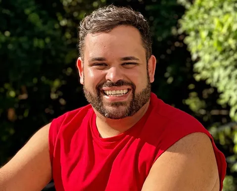 Ex-BBB revela que ganha mais como motorista do que como professor