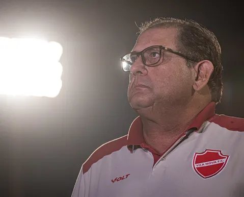 Ex-técnico do Bahia supera ex-Vitória em duelo direto pelo acesso