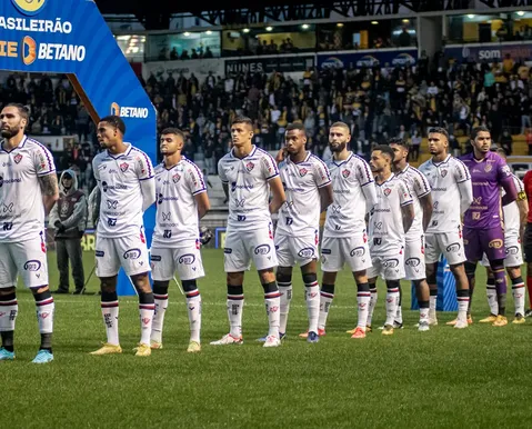 Ex-Vitória decide jogo e tira time da zona de rebaixamento da Série B