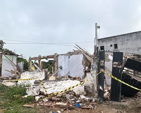 Explosão seguida de desabamento deixa três pessoas feridas na Bahia
