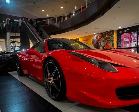 Exposição gratuita de carros reúne modelos clássicos e de luxo em Salvador