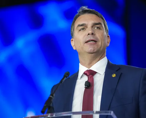 Flávio Bolsonaro perde aliado de peso para disputa presidencial