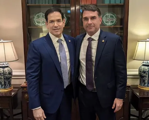 Flávio fala de facções em encontro com vice e secretário de Trump