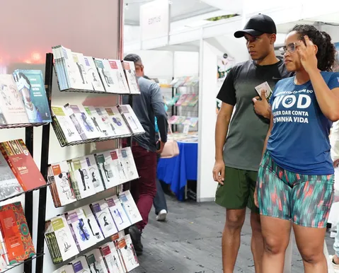 Flipiaú: evento gratuito na Bahia reúne grandes nomes da literatura - Imagem
