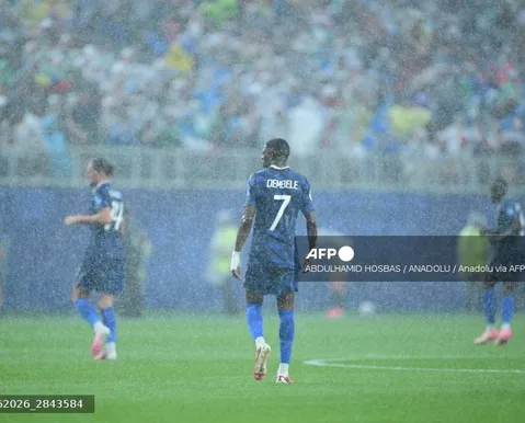 França x Iraque é primeiro jogo suspenso por temporal na Copa do Mundo - Imagem