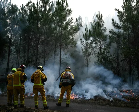 George Clooney deixa mansão na França por incêndio e promete ajuda - Imagem