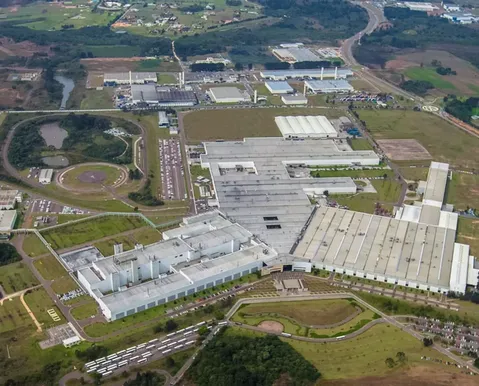 Gigante alemã avalia corte de 50 mil empregos para reduzir custos