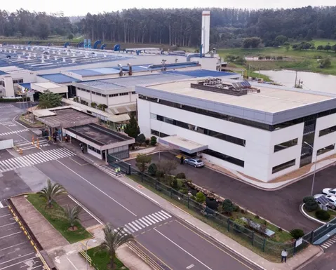 Gigante automotivo fecha fábrica no Brasil após quase 30 anos