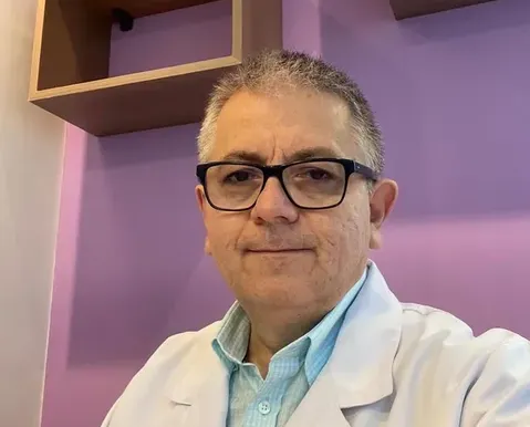 Ginecologista preso por suspeita de filmar pacientes é solto em Salvador
