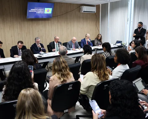 Governo e BC se unem em defesa do Pix e em críticas ao novo tarifaço