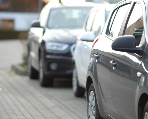 Hábito inocente ao estacionar gera multa e pontos na CNH