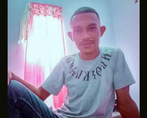 Homem desaparece após festa e é encontrado morto dentro de píton gigante