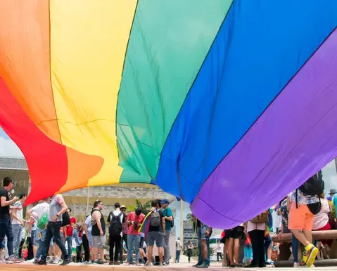 Igreja evangélica permite que pessoas LGBT+ se tornem pastores