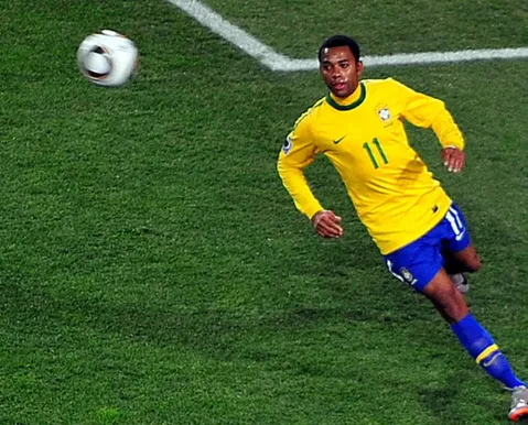 Imóvel onde Robinho vivia antes da prisão tem redução de R$ 1 milhão