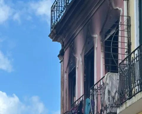 Incêndio atinge casarão no Centro Histórico de Salvador